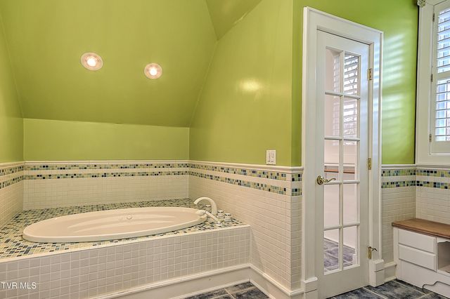 408 Fairway Estates Drive, Blountville, TN 37617