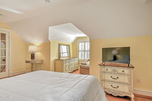 408 Fairway Estates Drive, Blountville, TN 37617