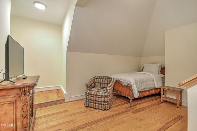 408 Fairway Estates Drive, Blountville, TN 37617