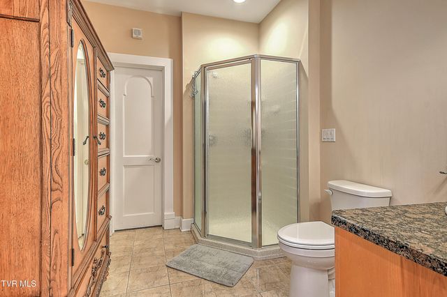 408 Fairway Estates Drive, Blountville, TN 37617