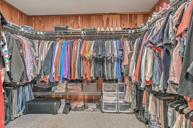 408 Fairway Estates Drive, Blountville, TN 37617