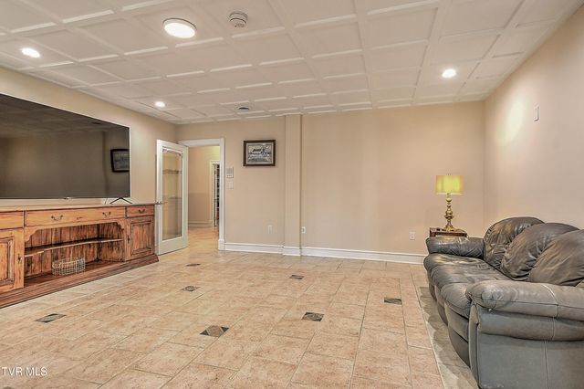 408 Fairway Estates Drive, Blountville, TN 37617