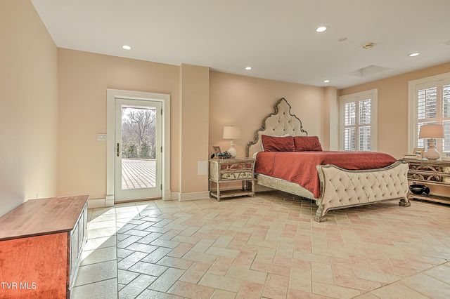 408 Fairway Estates Drive, Blountville, TN 37617