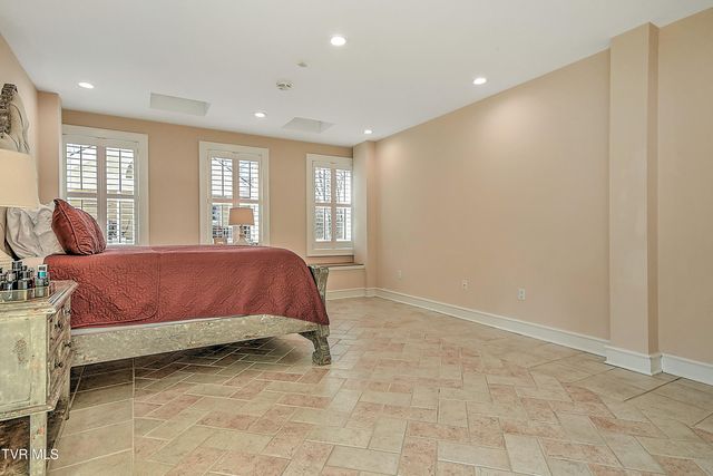 408 Fairway Estates Drive, Blountville, TN 37617