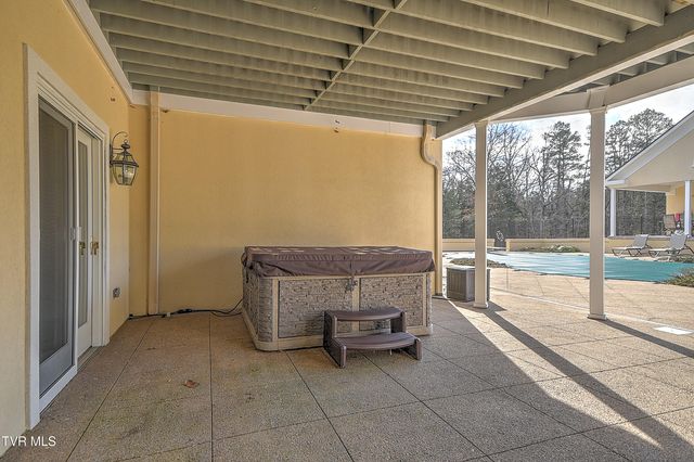 408 Fairway Estates Drive, Blountville, TN 37617