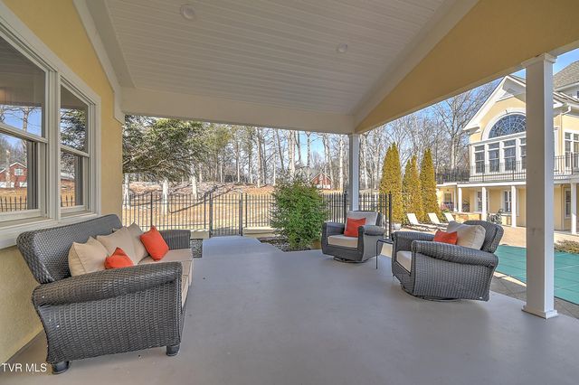 408 Fairway Estates Drive, Blountville, TN 37617