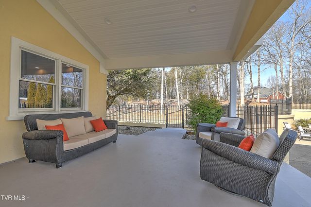 408 Fairway Estates Drive, Blountville, TN 37617