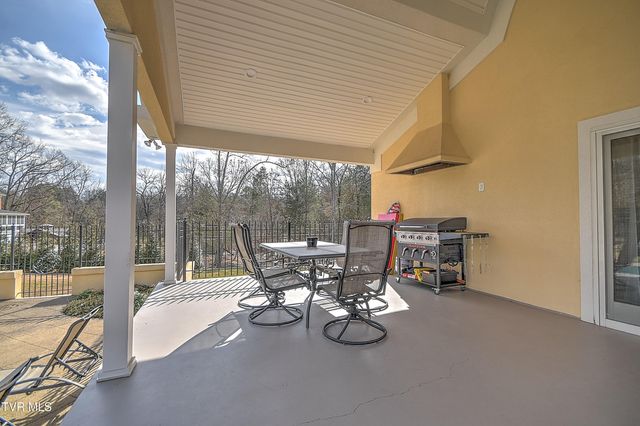 408 Fairway Estates Drive, Blountville, TN 37617