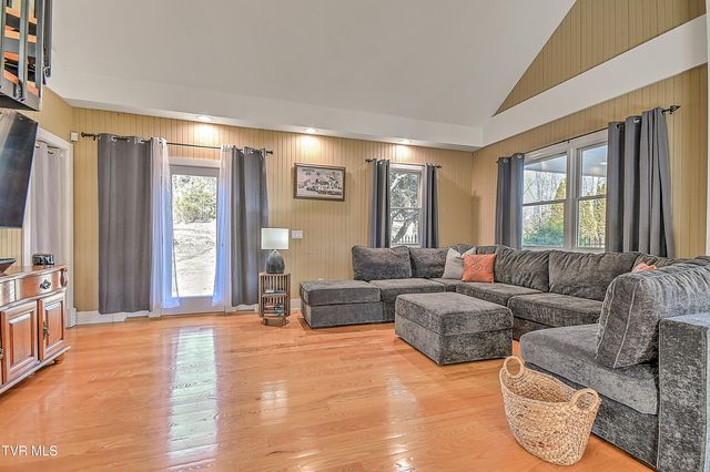 408 Fairway Estates Drive, Blountville, TN 37617