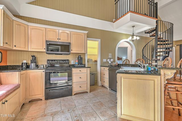 408 Fairway Estates Drive, Blountville, TN 37617