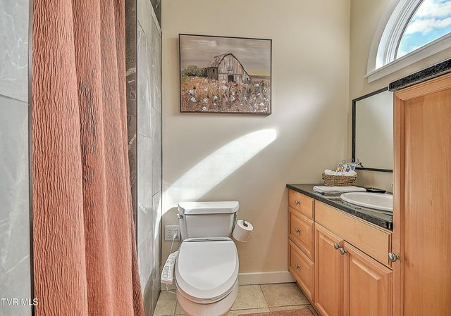 408 Fairway Estates Drive, Blountville, TN 37617