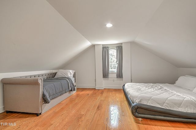 408 Fairway Estates Drive, Blountville, TN 37617