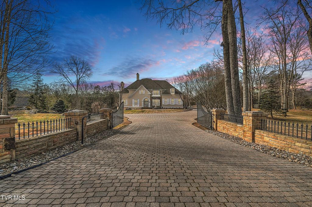 408 Fairway Estates Drive, Blountville, TN 37617