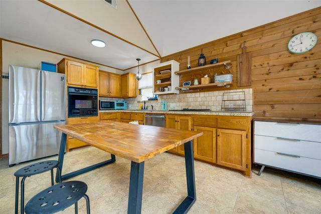 4737 Sunrise Drive, Chandler, TX 75758