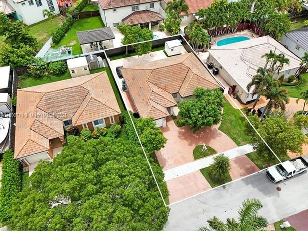 16817 NW 91st Ct, Miami Lakes, FL 33018