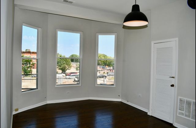 867 E Pershing Road 2, Chicago, IL 60653