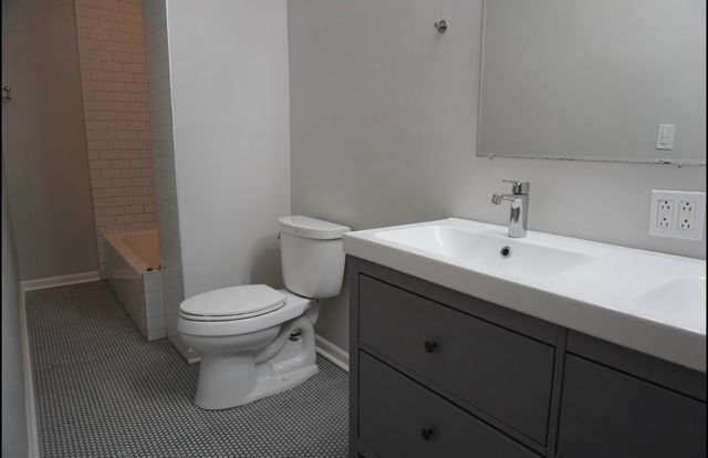 867 E Pershing Road 2, Chicago, IL 60653