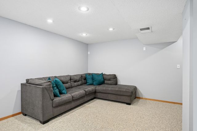 16645 Flagstaff Avenue W, Rosemount, MN 55068
