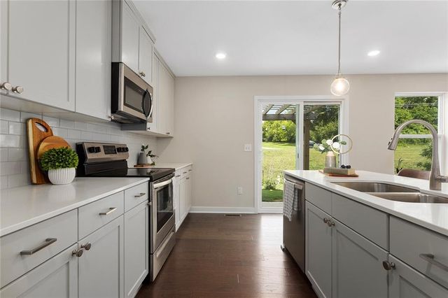 1405 Newport Lane, Raymore, MO 64083