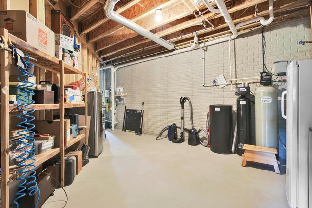 S54W25469 Pebble Brook COURT, Waukesha, WI 53189