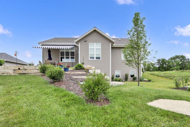 S54W25469 Pebble Brook COURT, Waukesha, WI 53189