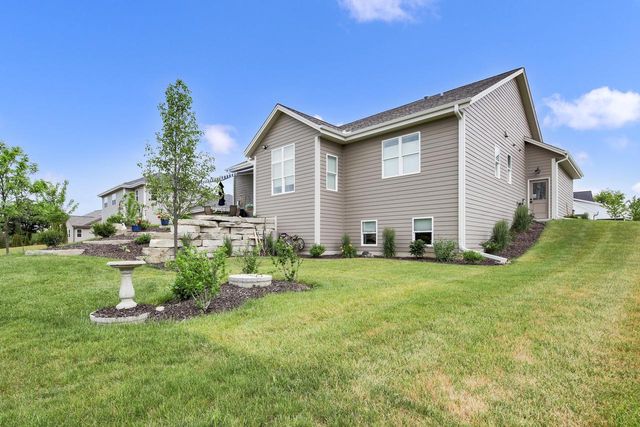 S54W25469 Pebble Brook COURT, Waukesha, WI 53189