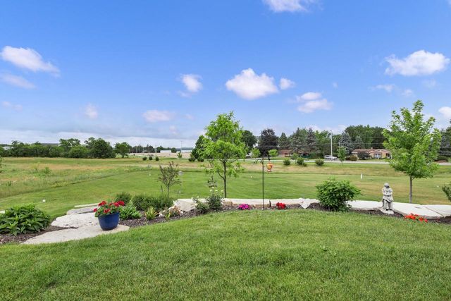 S54W25469 Pebble Brook COURT, Waukesha, WI 53189