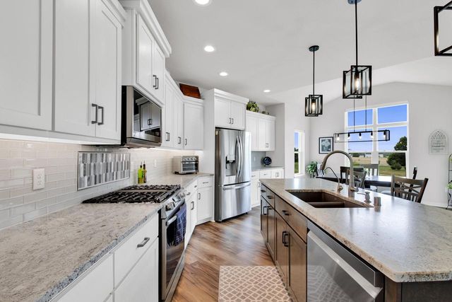S54W25469 Pebble Brook COURT, Waukesha, WI 53189