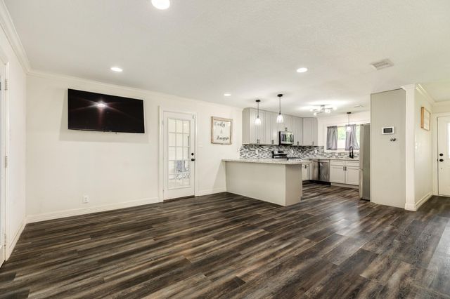 610 Marion Lane, West Columbia, TX 77486