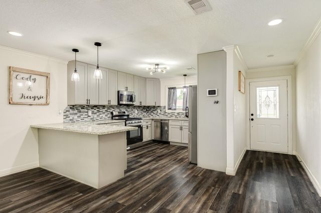 610 Marion Lane, West Columbia, TX 77486