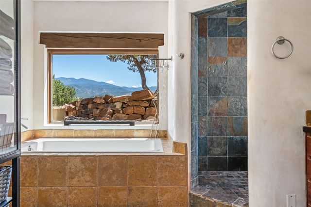 33 Spirit Court, Santa Fe, NM 87506