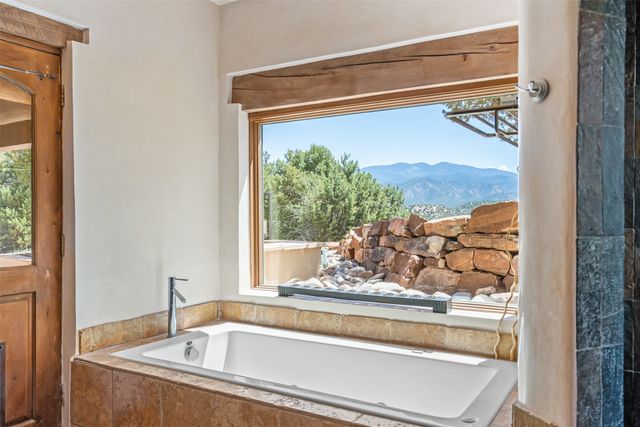 33 Spirit Court, Santa Fe, NM 87506
