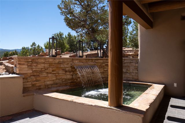 33 Spirit Court, Santa Fe, NM 87506