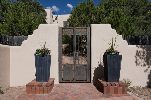 33 Spirit Court, Santa Fe, NM 87506