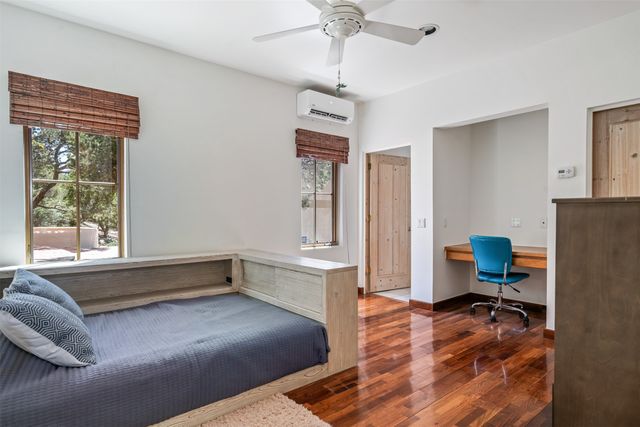 33 Spirit Court, Santa Fe, NM 87506