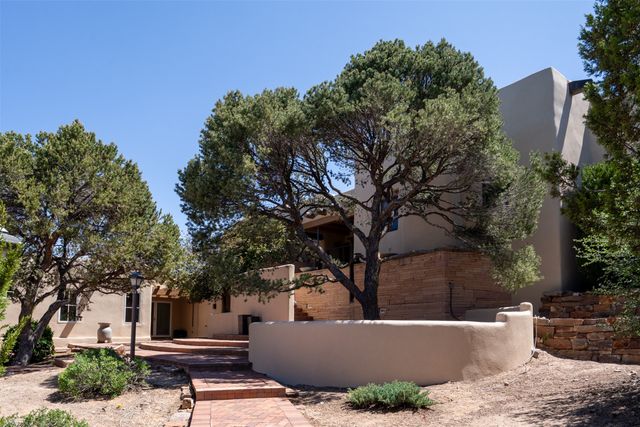 33 Spirit Court, Santa Fe, NM 87506