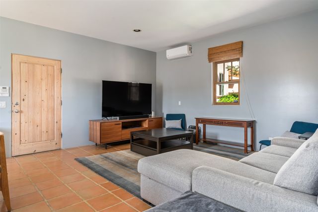 33 Spirit Court, Santa Fe, NM 87506
