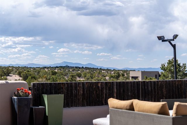 33 Spirit Court, Santa Fe, NM 87506