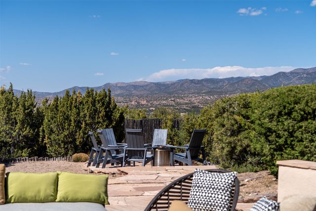 33 Spirit Court, Santa Fe, NM 87506
