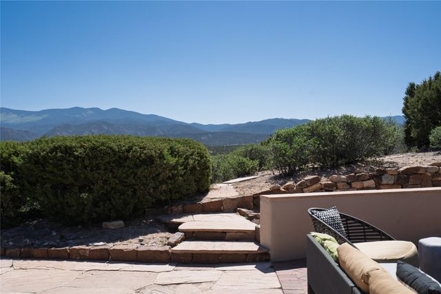 33 Spirit Court, Santa Fe, NM 87506