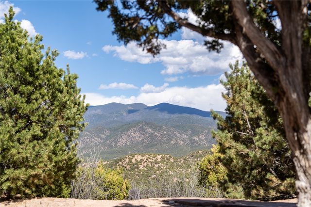 33 Spirit Court, Santa Fe, NM 87506