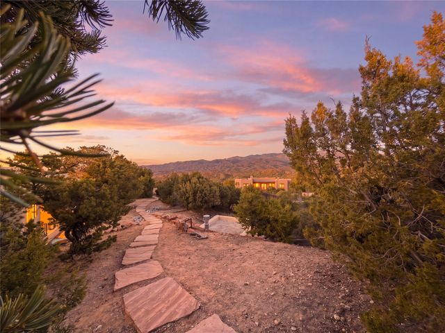 33 Spirit Court, Santa Fe, NM 87506