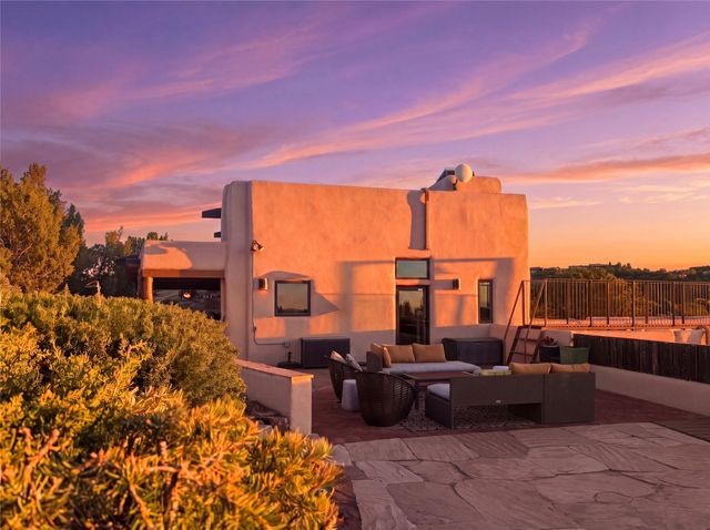 33 Spirit Court, Santa Fe, NM 87506