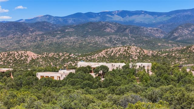 33 Spirit Court, Santa Fe, NM 87506