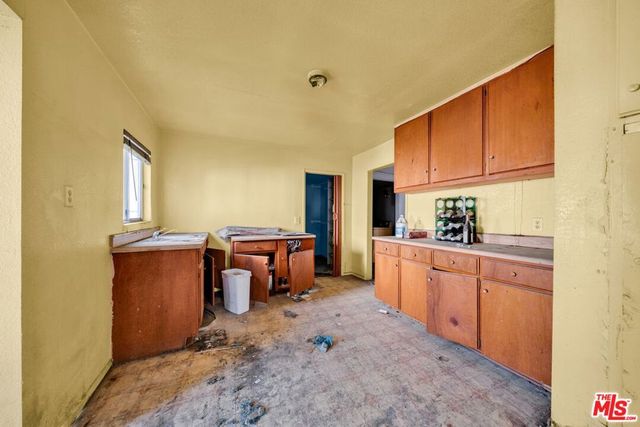 224 W 84th Street, Los Angeles, CA 90003