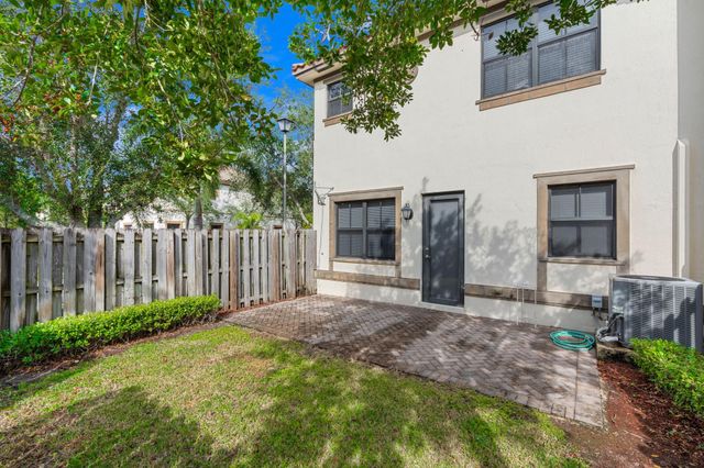 9596 Town Parc Cir N 9596, Parkland, FL 33076