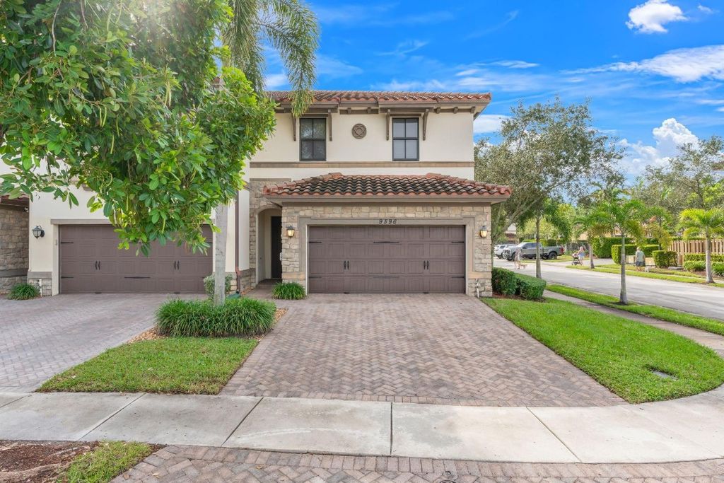 Image 2 of property listing at 9596 Town Parc Circle 9596, Parkland, FL 33076