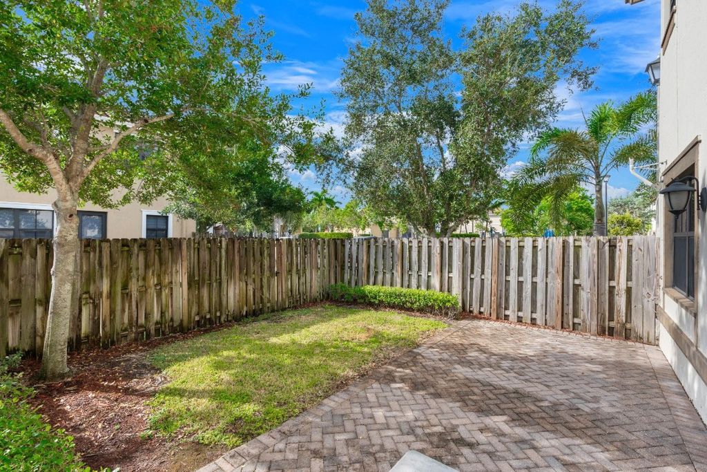 Image 22 of property listing at 9596 Town Parc Circle 9596, Parkland, FL 33076