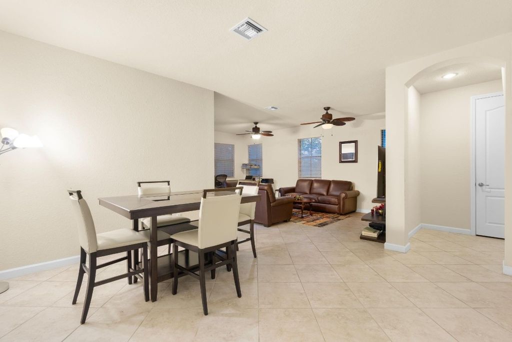 Image 6 of property listing at 9596 Town Parc Circle 9596, Parkland, FL 33076