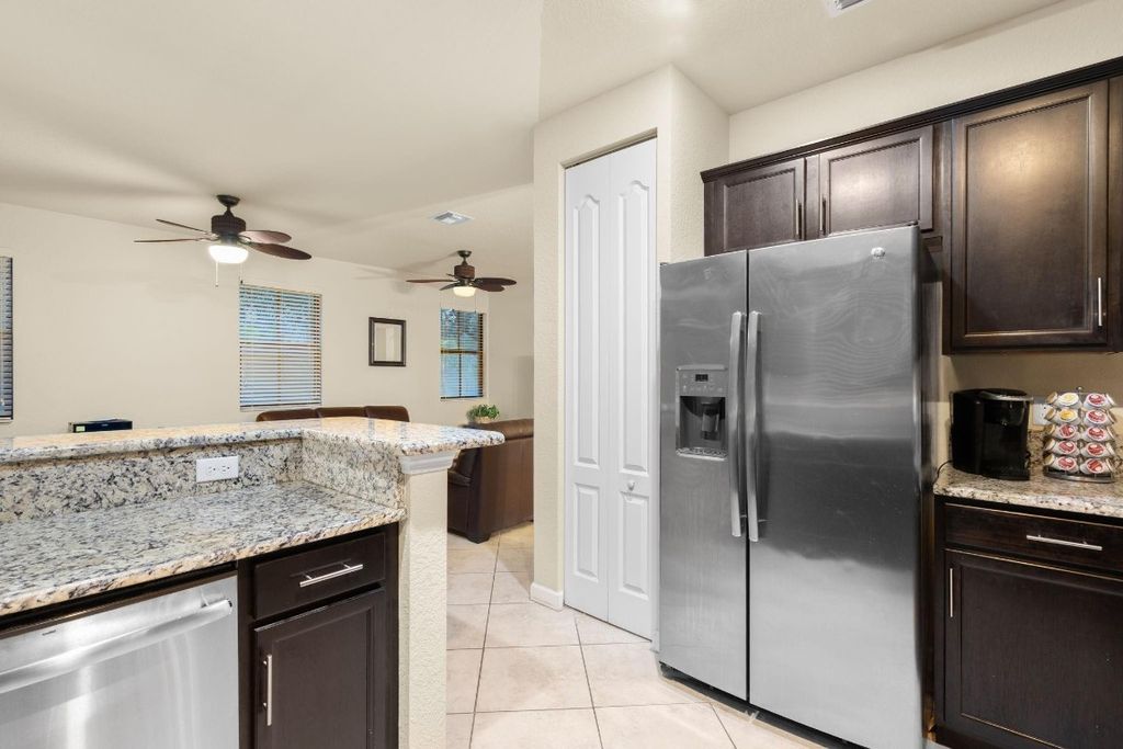Image 9 of property listing at 9596 Town Parc Circle 9596, Parkland, FL 33076